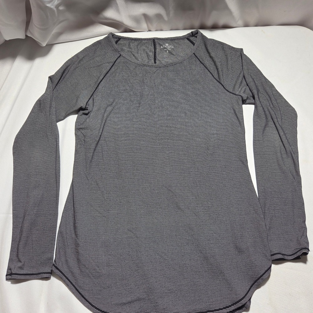 Athleta Womens Small Black White Striped Raglan Long Sleeve Curved Hem Top‎